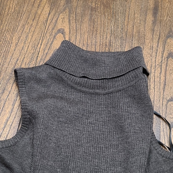 Dress - Picture 5 of 6